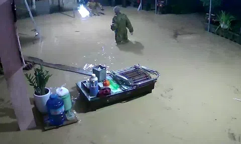 Nghệ An nhiều nơi ngập sâu quá đầu, yêu cầu sơ tán dân trong đêm